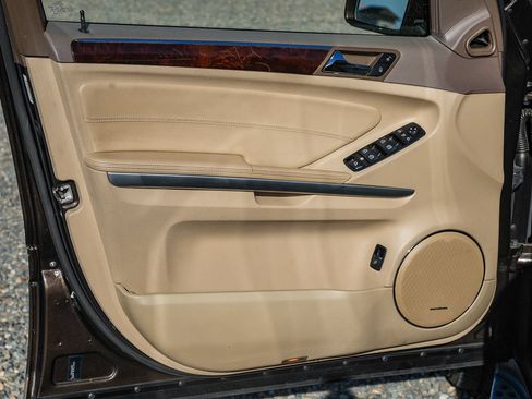 Used 2012 Mercedes-Benz GL 550 4MATIC image 19