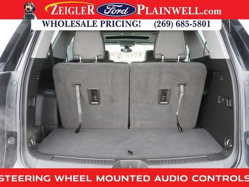 Used 2021 GMC Acadia SLT w/ LPO, Cargo Package image 10