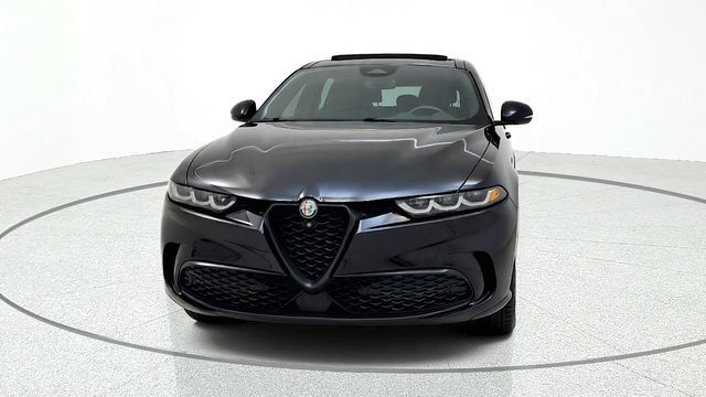 Used 2024 Alfa Romeo Tonale Veloce AWD/4WD image 3