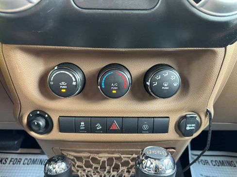 Used 2015 Jeep Wrangler Unlimited Rubicon w/ Connectivity Group image 23