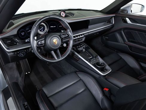 Used 2021 Porsche 911 Turbo image 4