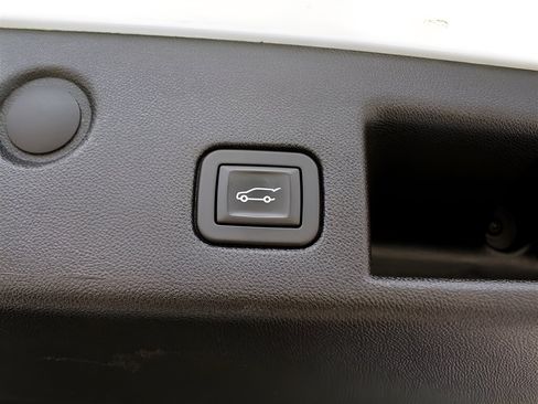 Used 2019 Chevrolet Equinox Premier image 32