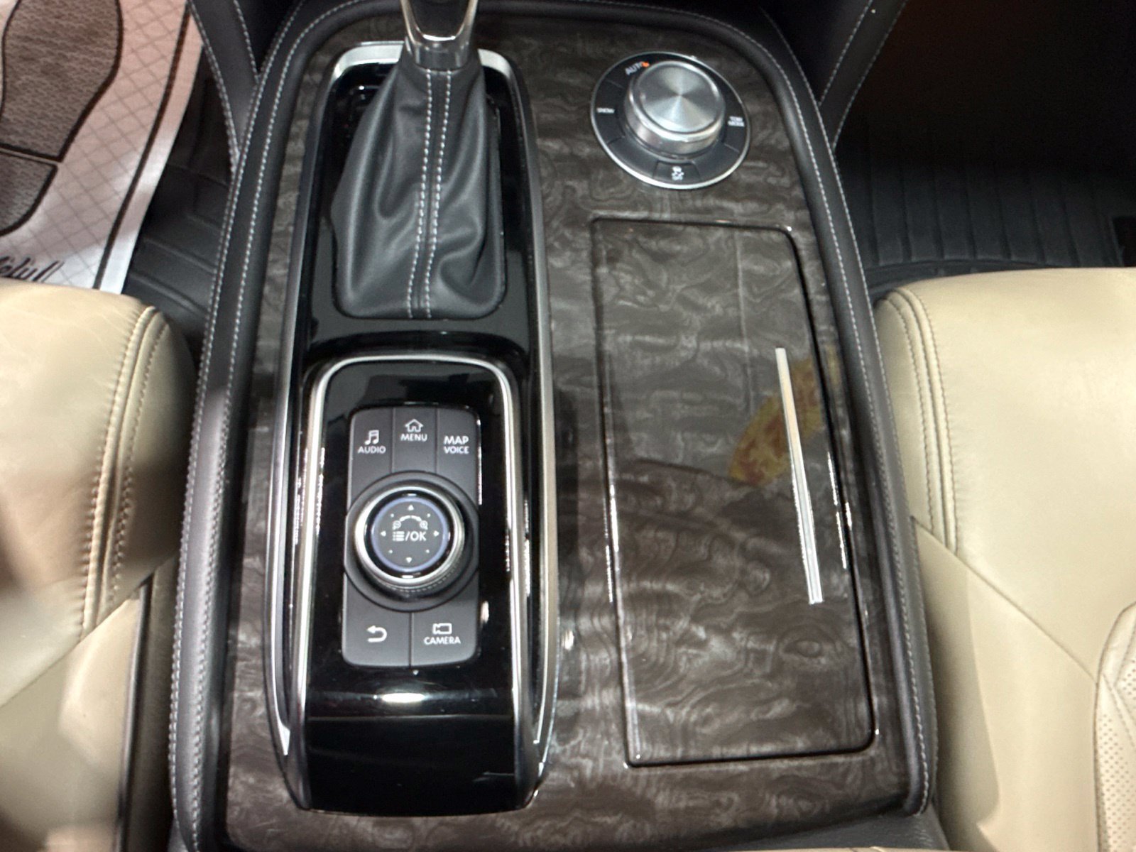 Used 2023 Nissan Armada Platinum w/ Captain's Chairs Package AWD/4WD image 47