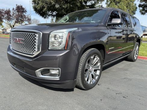 Used 2015 GMC Yukon XL Denali w/ Premium Package AWD/4WD image 4