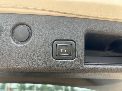 Used 2020 Chevrolet Equinox LT FWD image 19
