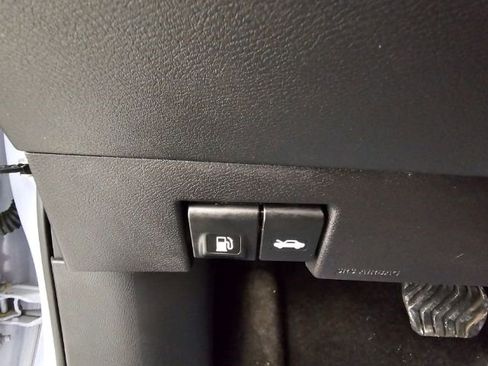 Used 2023 Nissan Versa SR w/ Trunk Package image 15