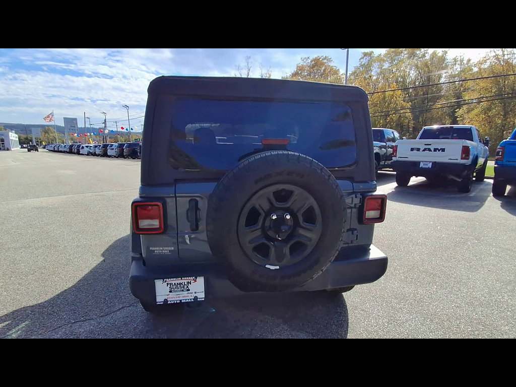 Used 2025 Jeep Wrangler Sport AWD/4WD image 7