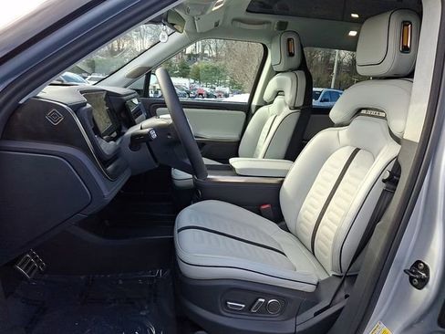 Used 2024 Rivian R1S Adventure image 15