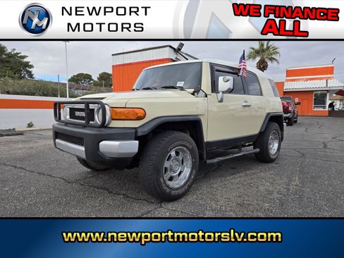 Used 2008 Toyota FJ Cruiser 2WD image 1