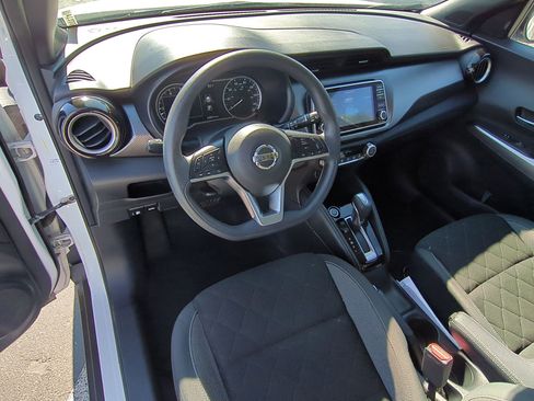 Used 2020 Nissan Kicks SV image 16