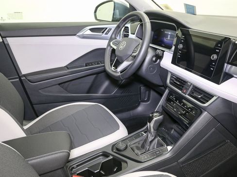 Certified 2025 Volkswagen Taos SE w/ Panoramic Sunroof Package AWD/4WD image 20