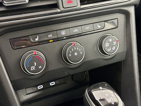 Used 2022 Volkswagen Taos SE image 15