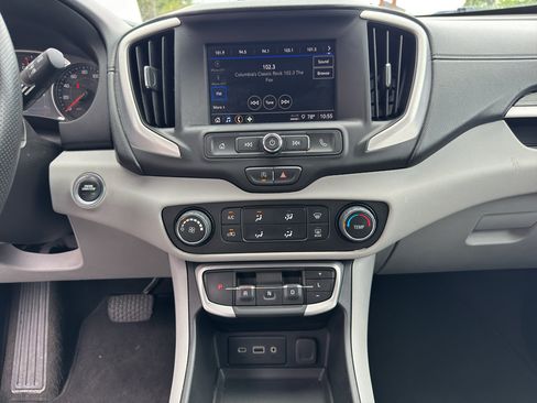 Used 2024 GMC Terrain SLE FWD image 13