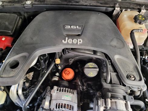 Used 2019 Jeep Wrangler Unlimited Sport AWD/4WD image 30