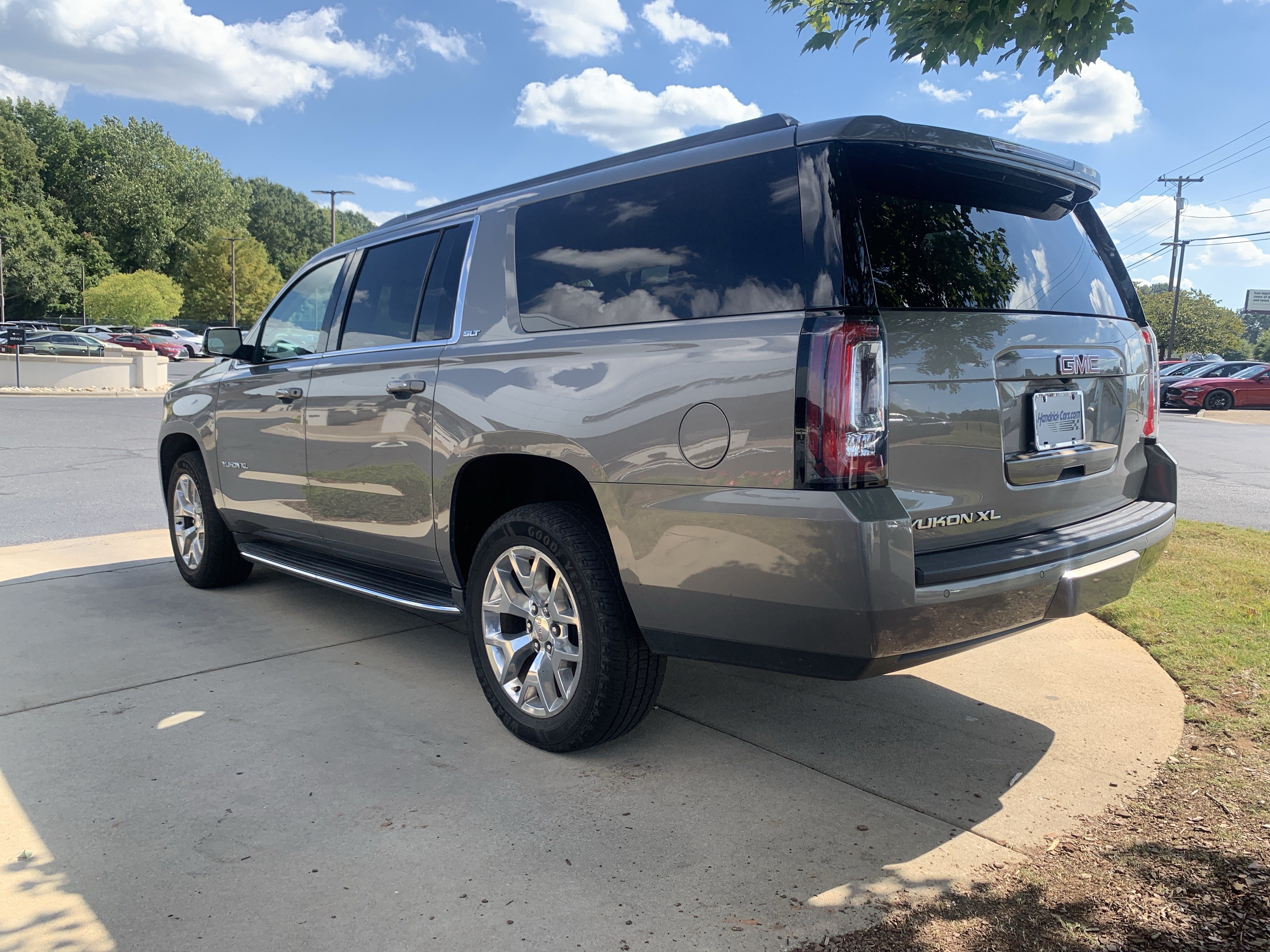 Used 2019 GMC Yukon XL SLT w/ Open Road Package AWD/4WD image 8