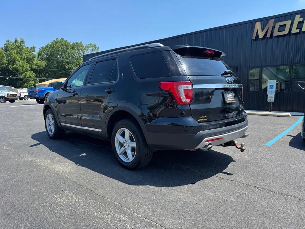 Used 2016 Ford Explorer XLT w/ Equipment Group 202A AWD/4WD image 2
