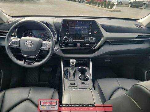 Used 2021 Toyota Highlander XLE image 11