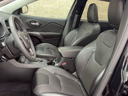 Used 2022 Jeep Cherokee Latitude Lux w/ Sun & Sound Group AWD/4WD image 6