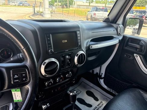 Used 2014 Jeep Wrangler Unlimited Sahara w/ Connectivity Group AWD/4WD image 16