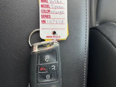 Used 2018 Volkswagen Tiguan SE image 46