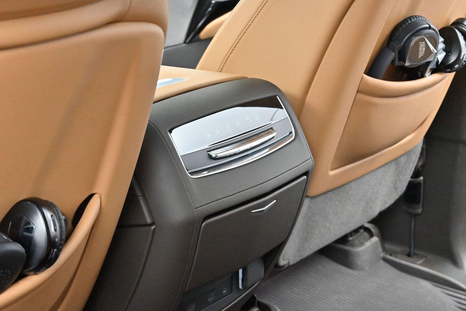Certified 2025 Cadillac Escalade Premium Luxury AWD/4WD image 34