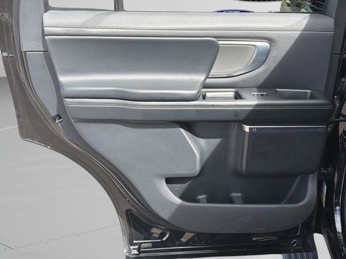 Used 2025 Ford Expedition Platinum image 34