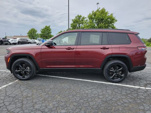 Used 2021 Jeep Grand Cherokee L Laredo AWD/4WD image 13