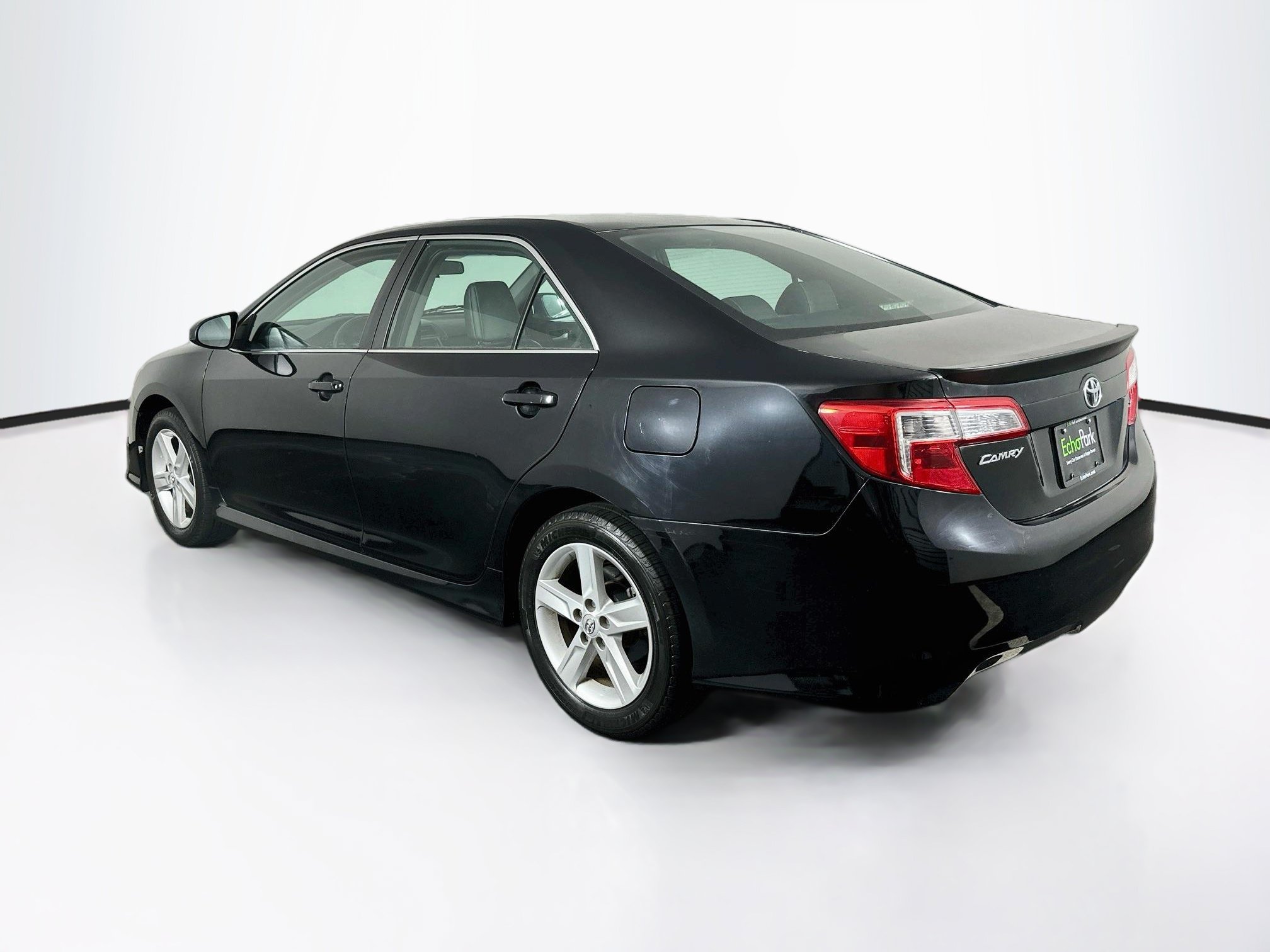 Used 2012 Toyota Camry SE FWD image 5