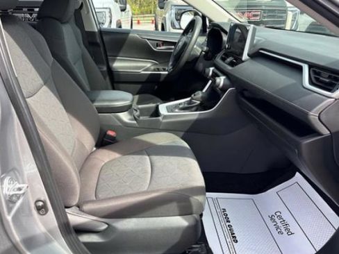 Used 2023 Toyota RAV4 XLE AWD/4WD image 9