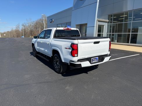 Used 2024 Chevrolet Colorado LT w/ LT Convenience Package III AWD/4WD image 8