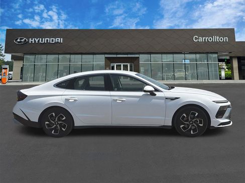 Used 2025 Hyundai Sonata SEL FWD image 4