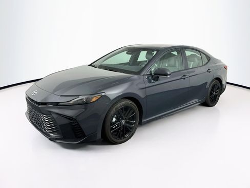 Used 2025 Toyota Camry SE FWD image 3
