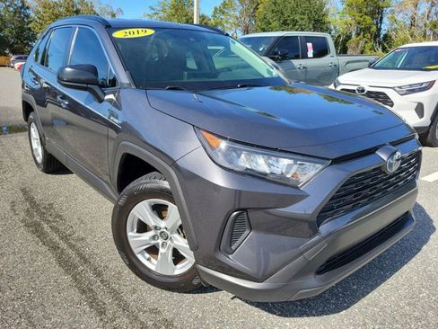Used 2019 Toyota RAV4 LE image 8