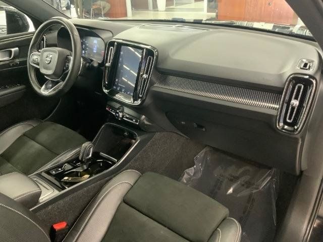 Used 2020 Volvo XC40 T5 R-Design AWD/4WD image 9