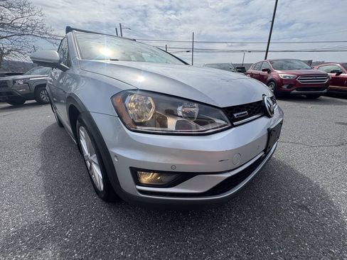 Used 2017 Volkswagen Golf Alltrack SE AWD/4WD image 11