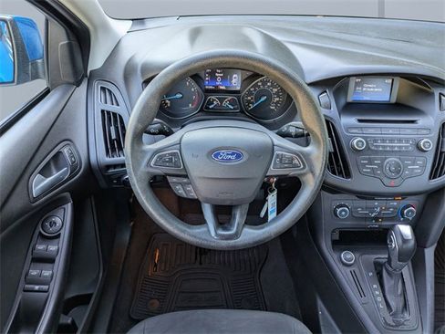Used 2016 Ford Focus SE w/ Reverse Sensing Package image 16