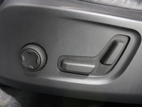 Used 2023 Volvo XC40 B4 Ultimate FWD image 4