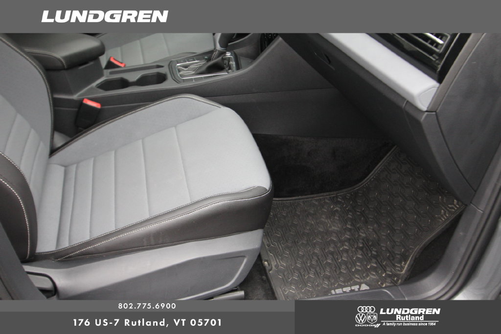 Used 2025 Volkswagen Jetta SE FWD image 19