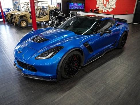 Used 2015 Chevrolet Corvette Z06 w/ 3LZ Preferred Equipment Group RWD image 2