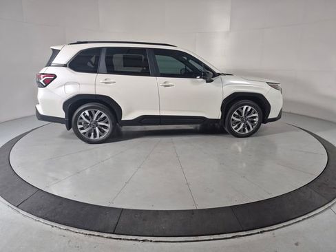 Used 2025 Subaru Forester Touring w/ Popular Package - Touring image 5