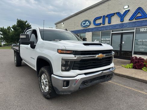 Used 2024 Chevrolet Silverado 2500 LT w/ Convenience Package AWD/4WD image 2