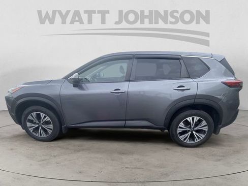 Used 2023 Nissan Rogue SV image 4