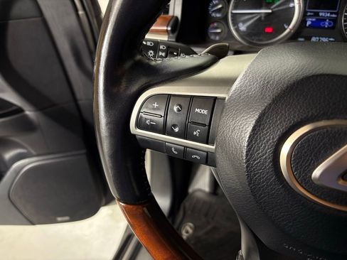 Used 2021 Lexus LX 570 4WD w/ Luxury Package image 18