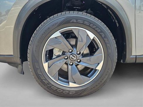 Used 2025 Nissan Rogue SV FWD image 24