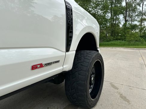 Used 2023 Ford F250 Lariat w/ Lariat Ultimate Package AWD/4WD image 9