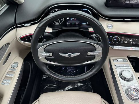 Used 2023 Genesis GV70 2.5T w/ Advanced Package image 15