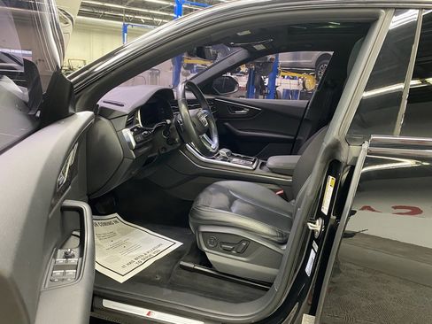 Used 2021 Audi Q8 Premium Plus image 23