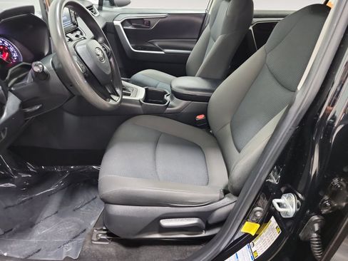 Used 2022 Toyota RAV4 LE AWD/4WD image 9