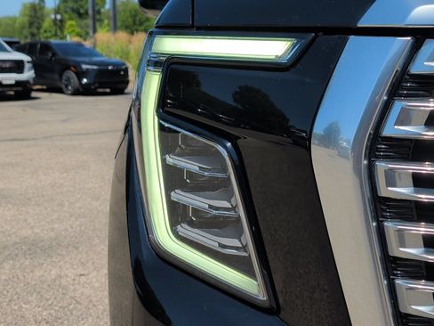 Used 2025 GMC Yukon Denali AWD/4WD image 44