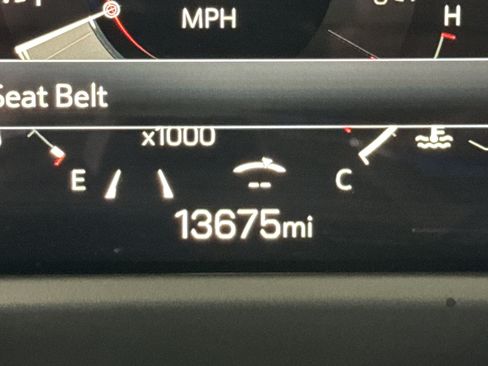 Used 2025 GMC Acadia Denali w/ Super Cruise Package FWD image 27